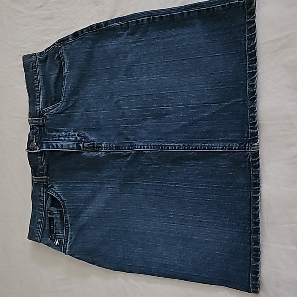 Demin skirt by IZOD vintage Women's sz 10 EUC dark wash cute!